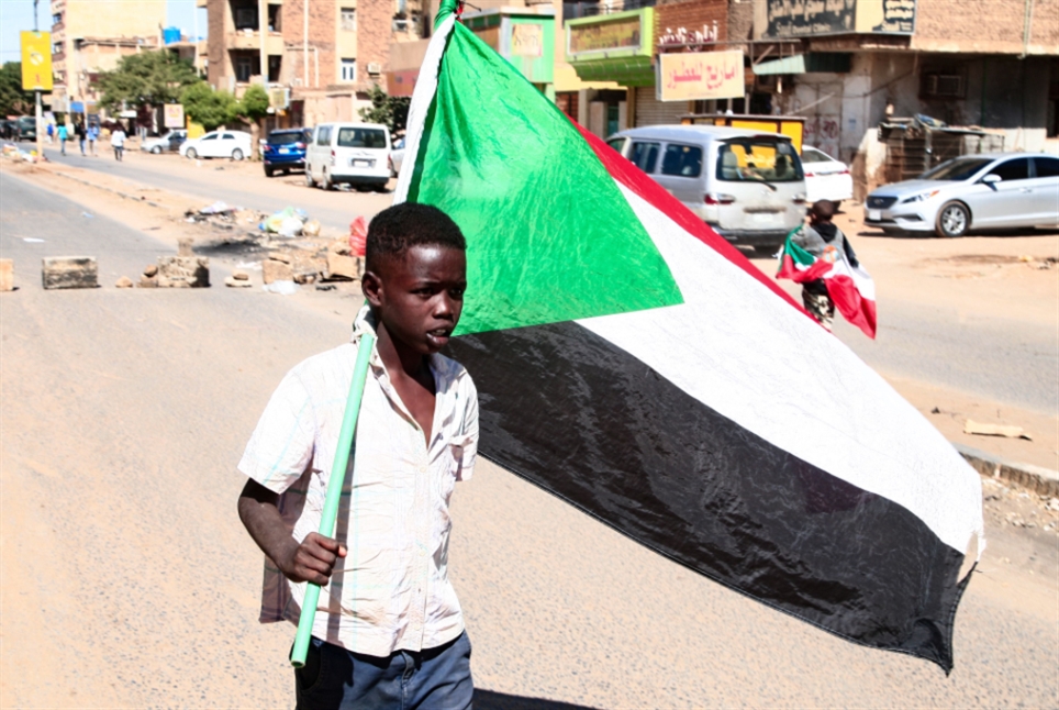 السودان | الأحزاب تتشبّث بحمدوك: بقاؤه أهون الشرور