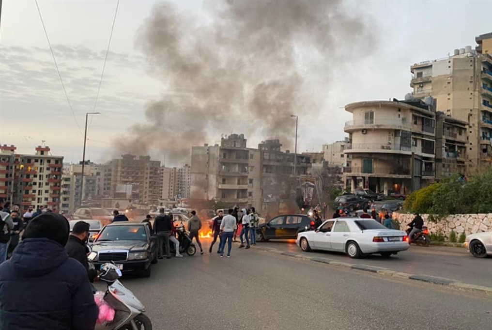 «وين الكهربا؟»: محتجّون يقتحمون فرع «كهرباء» طرابلس