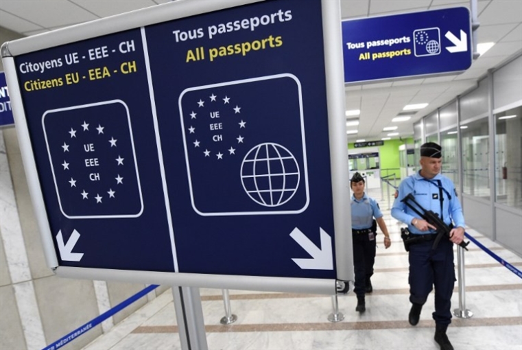 بروكسل تُشهر سلاح التأشيرات لترحيل المهاجرين غير الشرعيين