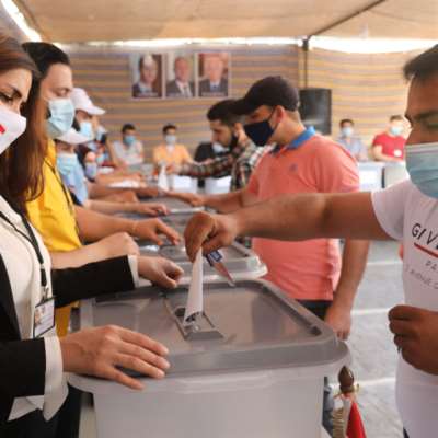 في اليرزة: كثافة إقبال وتمديد للاقتراع