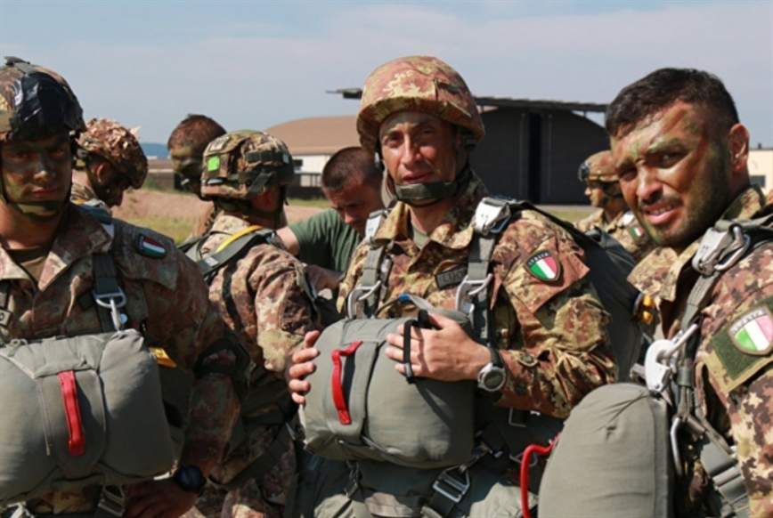 بعثتان عسكريتان إيطاليتان إلى مضيق هرمز والصومال