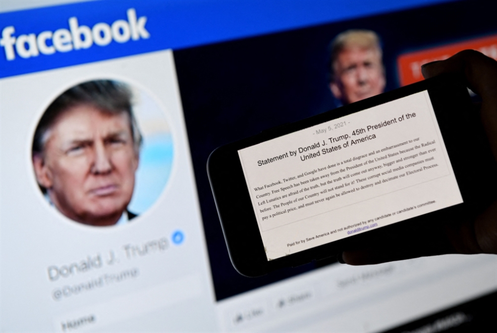 «فايسبوك» يمدّد حظر حساب ترامب لمدة عامين