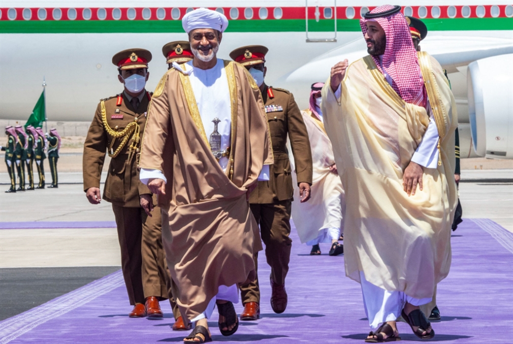 سلطان عُمان يزور السعودية: «مجلس تنسيقي» وتبادُل أوسمة!