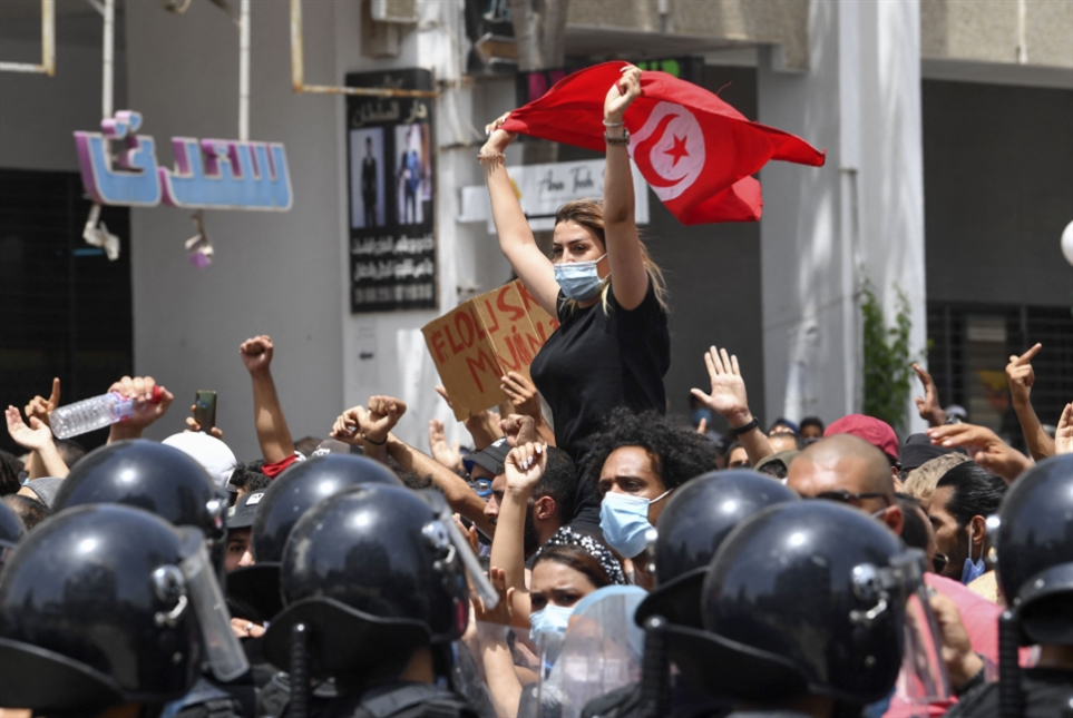 قيس سعيد يقود تونس... نحو المجهول؟ انقلاب الرئيس الثوري
