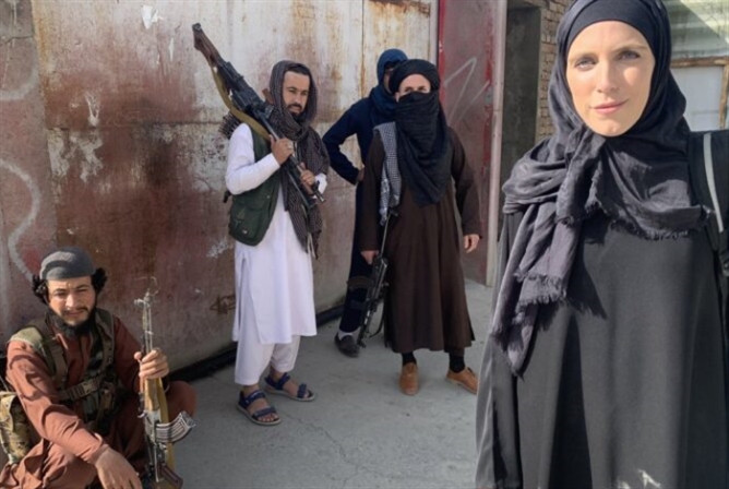 مراسلة CNN في كابول تضع الحجاب... لاكتمال «الديكور»