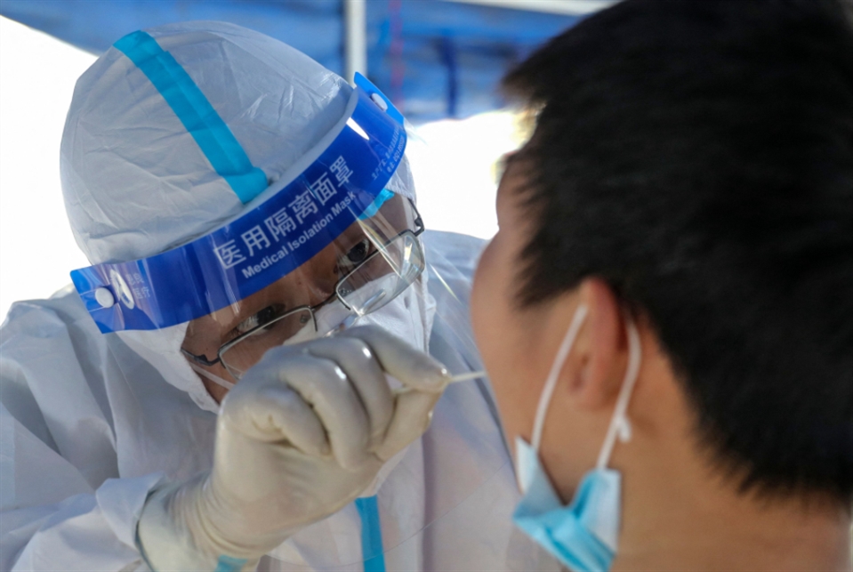 الصين تسجل 98 إصابة جديدة بفيروس كورونا