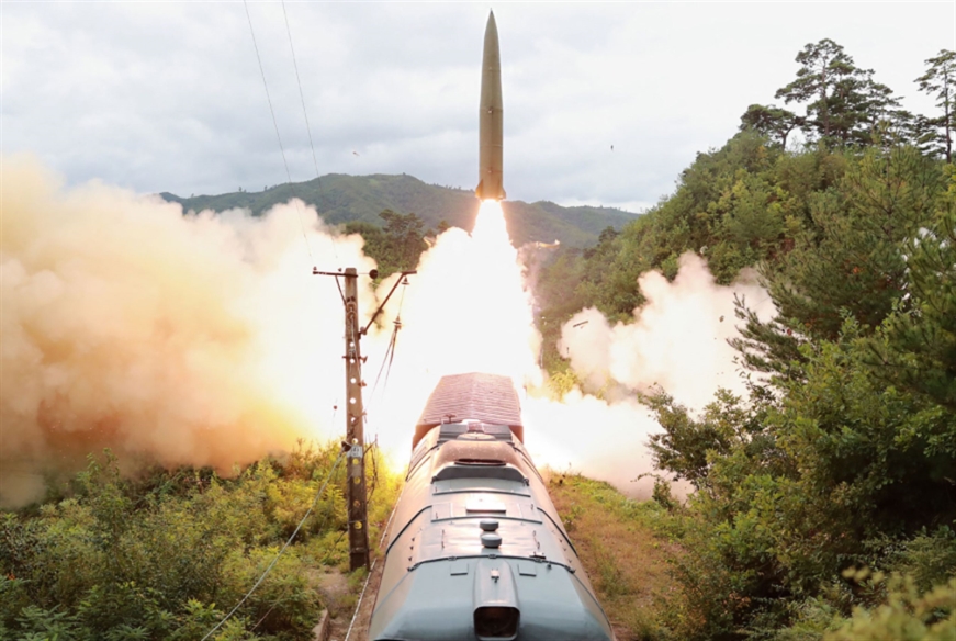 وسط قلق أممي... كوريا الشمالية تختبر صواريخ محمولة على عربات سكك حديدية