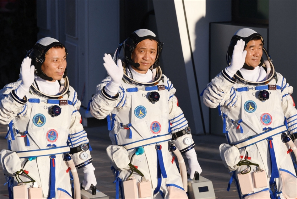أطول مهمّة صينية في الفضاء تُختتم بعودة الرواد إلى الأرض