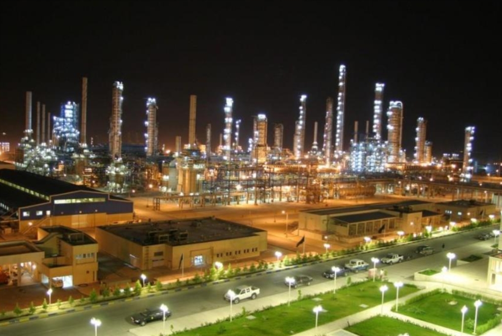 صادرات الوقود والبتروكيماويات الإيرانية: انتعاش رغم العقوبات