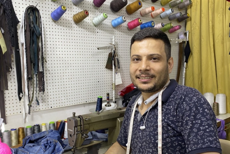 وسام غاوي: خياط شارع ليون ينسج مستقبله بدقة