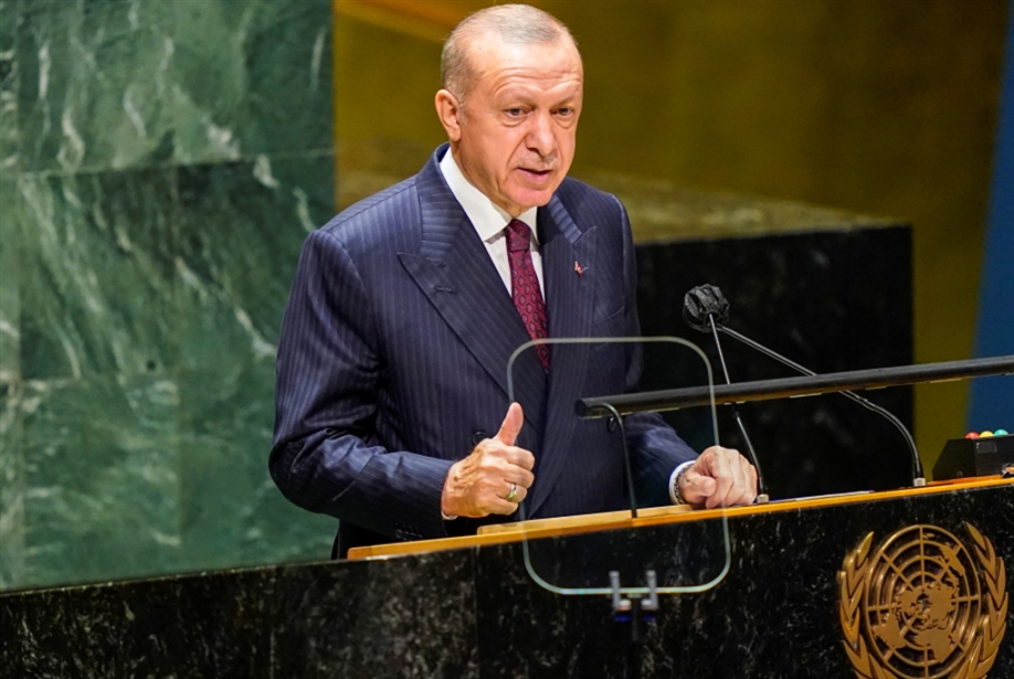 أردوغان: بايدن ينقل أسلحة «إلى الإرهابيين» في سوريا... لن نقف متفرّجين