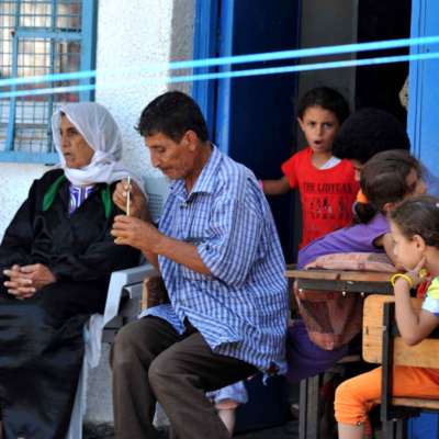 «لعبة» الأزمات المالية: اللاجئون رهينة الابتزاز