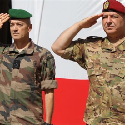 قائد الجيش يستقبل نظيره الفرنسي: المؤسسة العسكرية لا تزال متماسكة