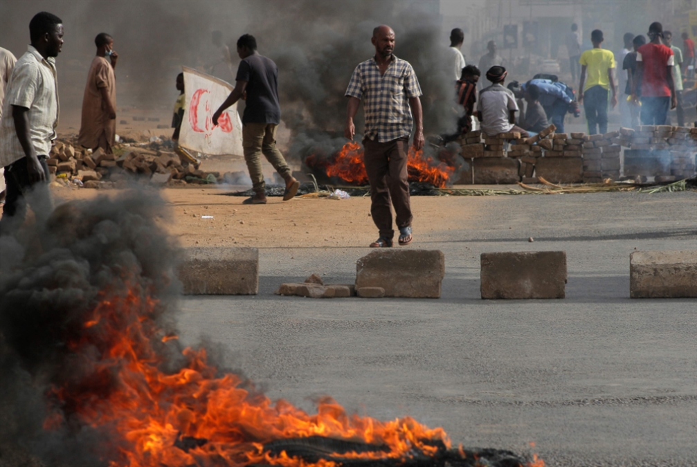 دوامة أزمات وفوضى: السودان أسير الانقلاب... ومعارضيه