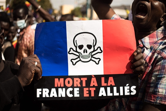 إصابة أربعة جنود فرنسيين في انفجار في بوركينا فاسو