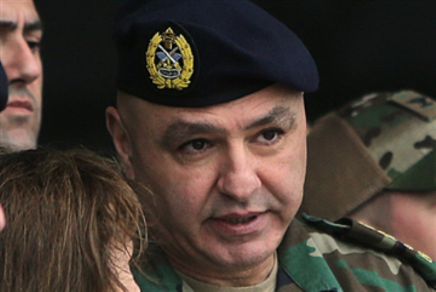 قائد الجيش يغادر إلى قطر