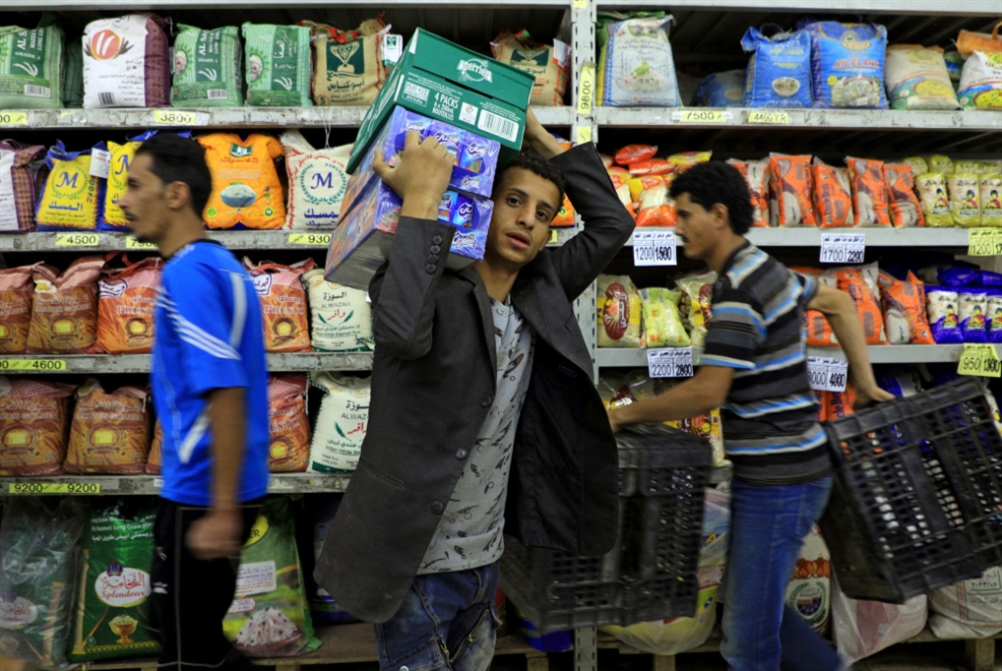 رفْع جديد للرسوم الجمركية: حكومة عدن تهرب من العجز
