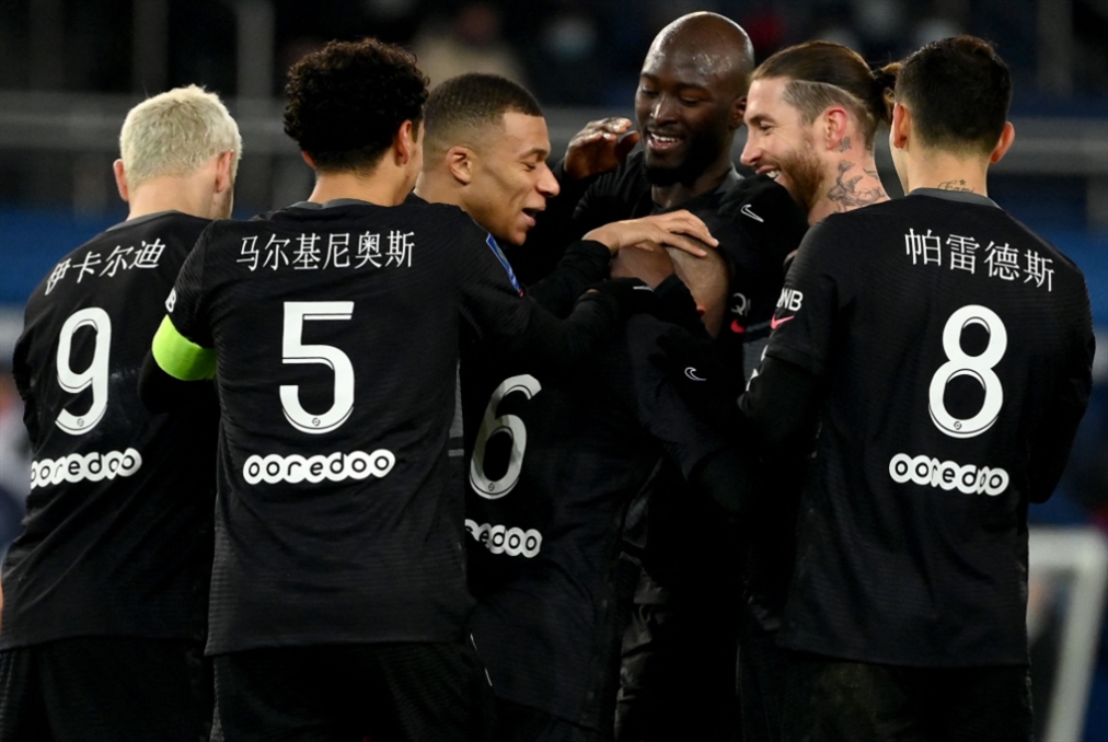 لماذا طبع «باريس سان جيرمان» أسماء لاعبيه باللغة الصينية؟