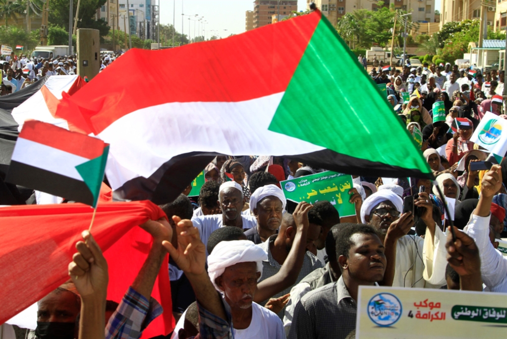 السودان| الجيش وأحزاب مدنية يوقّعون اتفاقاً إطارياً لمرحلة انتقال سياسي جديدة