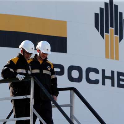 «بلومبرغ»: روسيا تدرس وضع حدٍّ أدنى لسعر النفط