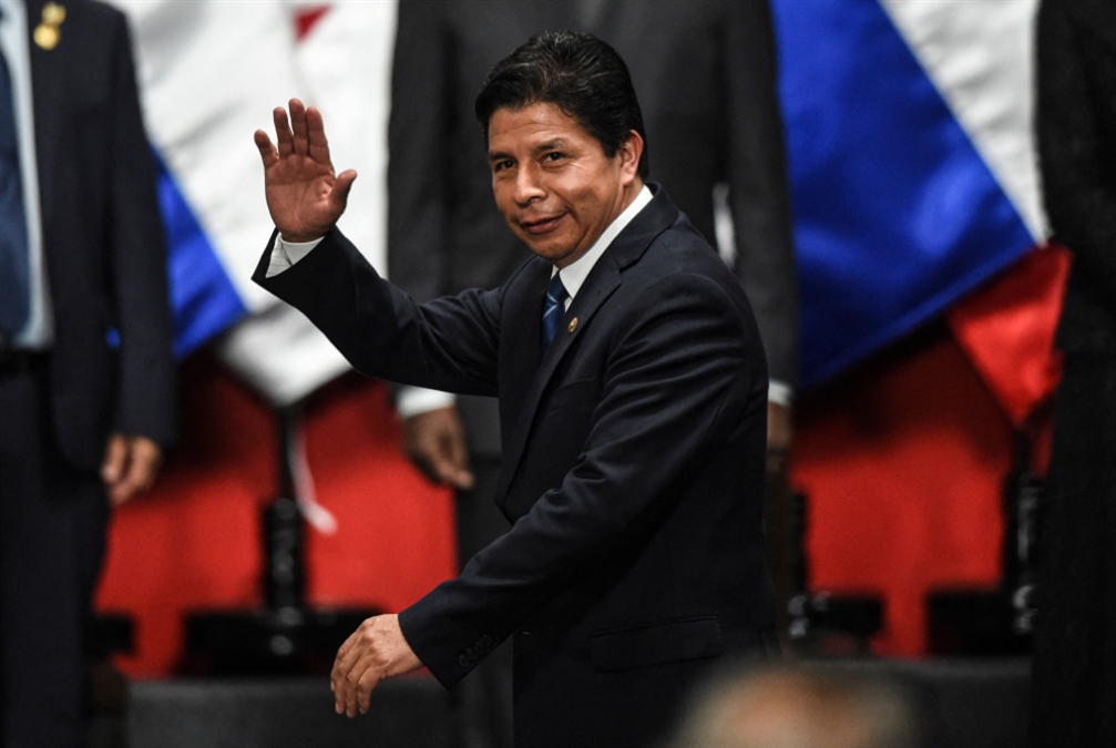 رئيس بيرو يحلّ البرلمان ويشكّل حكومة طوارئ
