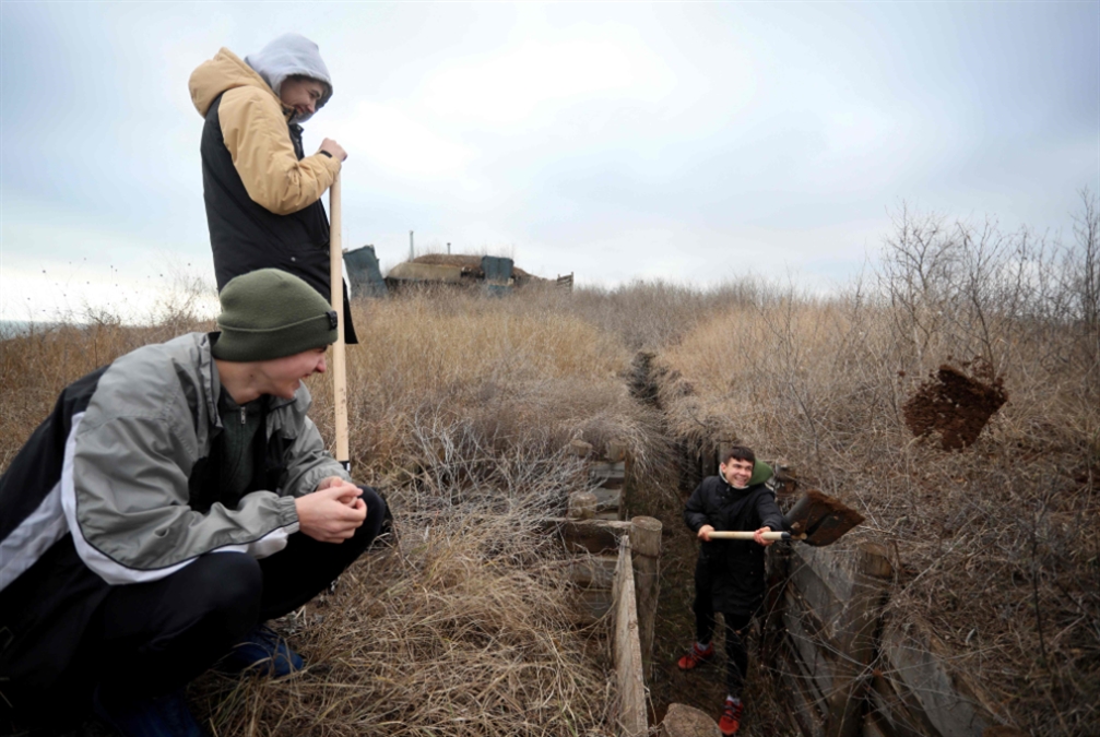 الكرملين يؤكّد سحب جزء من القوات المنتشرة بالقرب من أوكرانيا