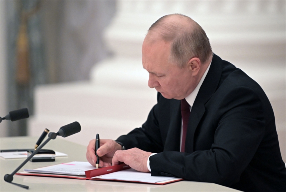 بوتين يأمر وزارة الدفاع بـ«حفظ الأمن» في شرقي أوكرانيا