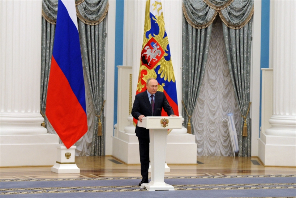 لعبة بوتين لزحزحة التاريخ | روسيا في أوكرانيا: هدفٌ في مرمى الغرب