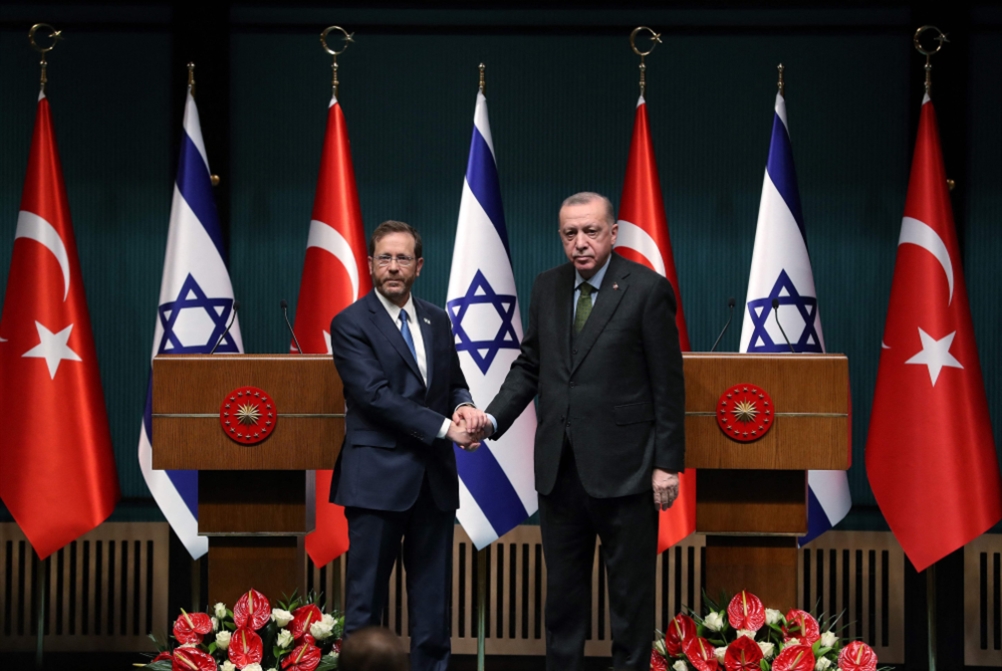 تركيا تحتفي بالقاتل الإسرائيلي: هانحنا عُدنا شركاء!