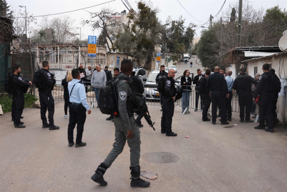 إصابة مستوطن بعملية طعن عند حاجز «حزمة» في القدس
