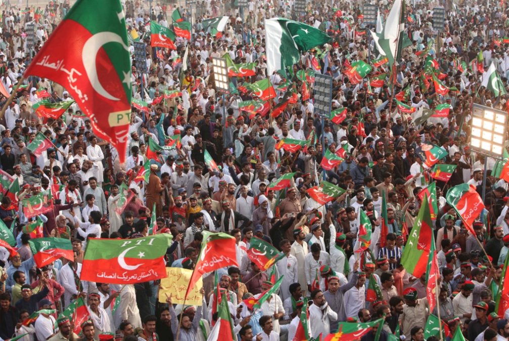 باكستان | عمران خان يدعو لتظاهرة مُطالِبة بحل البرلمان