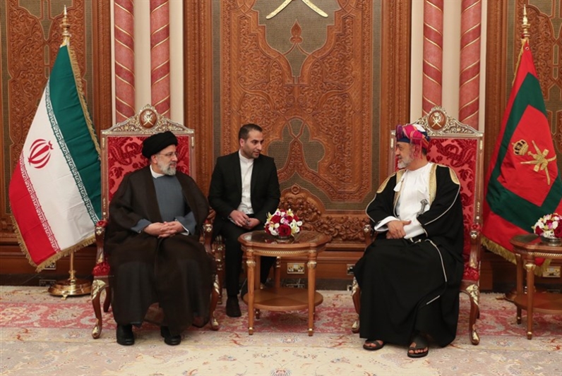 سلطنة عمان وإيران توقّعان 8 مذكّرات تفاهم