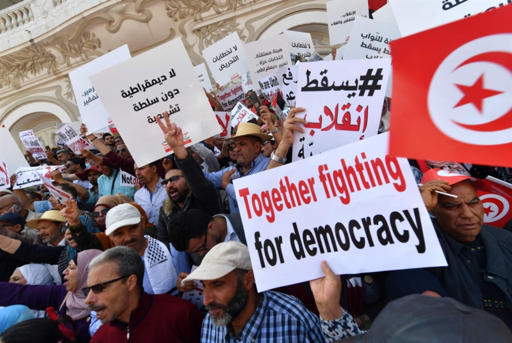 «دستور سعيد» يعمّق الشقاق: «الانهيار» يتربّص بتونس