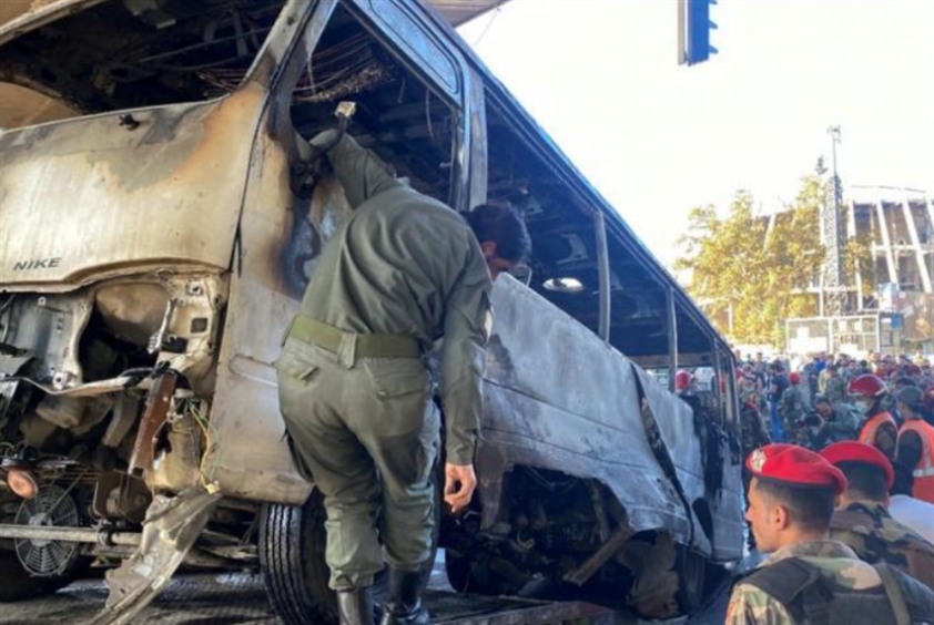 استشهاد أحد عشر عسكرياً ومدنيَّين في هجوم على حافلة ركاب بريف الرقة
