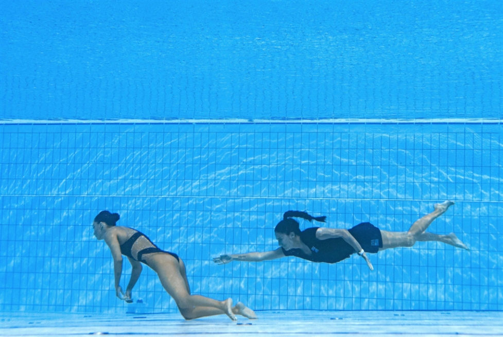 نجاة السبّاحة أنيتا ألفاريس من الموت