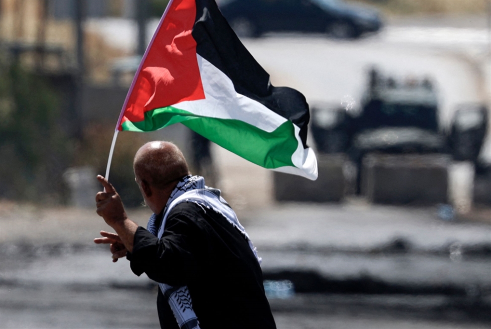 فلسطين | الصراع على خلافة عباس يحتدم: حسين الشيخ «منافساً» وحيداً؟