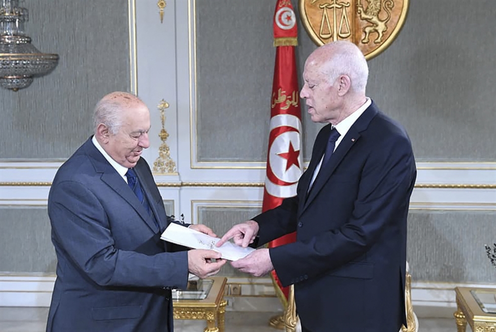 تونس| اقتراح دستور يمنح الرئيس سلطات أوسع