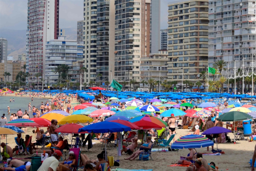 الإسبان يعانون بشدة مع ثاني موجة حارة تشهدها البلاد هذا العام