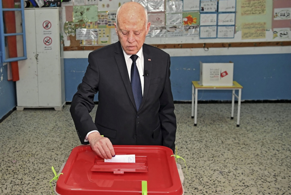التونسيون يُدلون بأصواتهم في استفتاء على دستور جديد