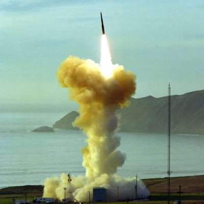 الولايات المتّحدة تجري اختباراً لصاروخ باليستي عابر للقارات