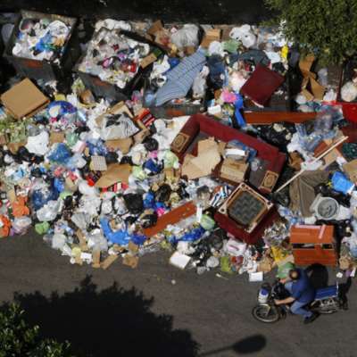 النفايات تتراكم في المنية: شاحنة الجمع معطّلة