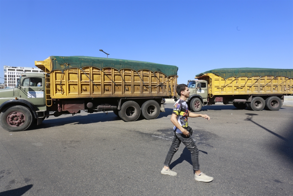 أصحاب شاحنات النقل الخارجي يعتصمون أمام مرفأ طرابلس: «بدنا نشتغل!»