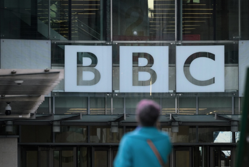 «بي بي سي»: إلغاء وظائف وإغلاق الإذاعة العربية