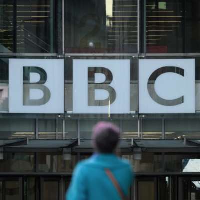 «بي بي سي»: إلغاء وظائف وإغلاق الإذاعة العربية