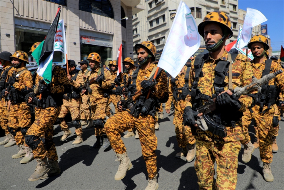 اليمن يواكب المعركة: عرض عسكري ثانٍ... برسائل «ردعية»