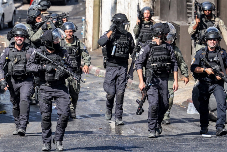 اعتقالات شعواء ومعسكرات تعذيب: إسرائيل «تفشّ خُلقها» بالعمّال