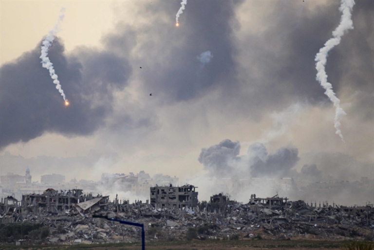 ساعات قاسية تسبق الهدنة: مئات الغارات على الأحياء المأهولة بغزة