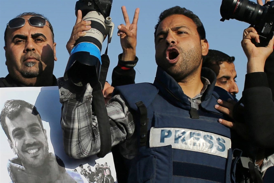 صمود ومقاومة وتحدّ لآلة القتل الصهيونية: صحافيّو غزّة ينقلون الصورة حتى النَفَس الأخير