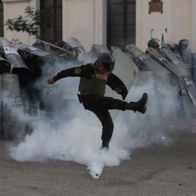 حكومة البيرو تأمر الشرطة والجيش بفتح الطرقات