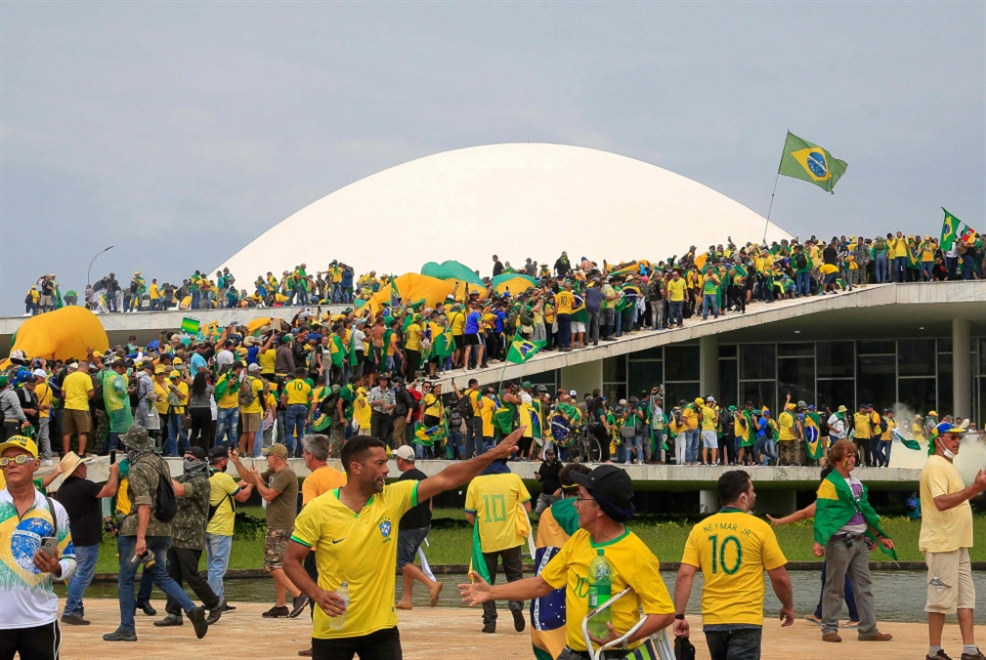 اتحاد الكرة لأنصار بولسونارو: قميص المنتخب لتوحيد البرازيليين